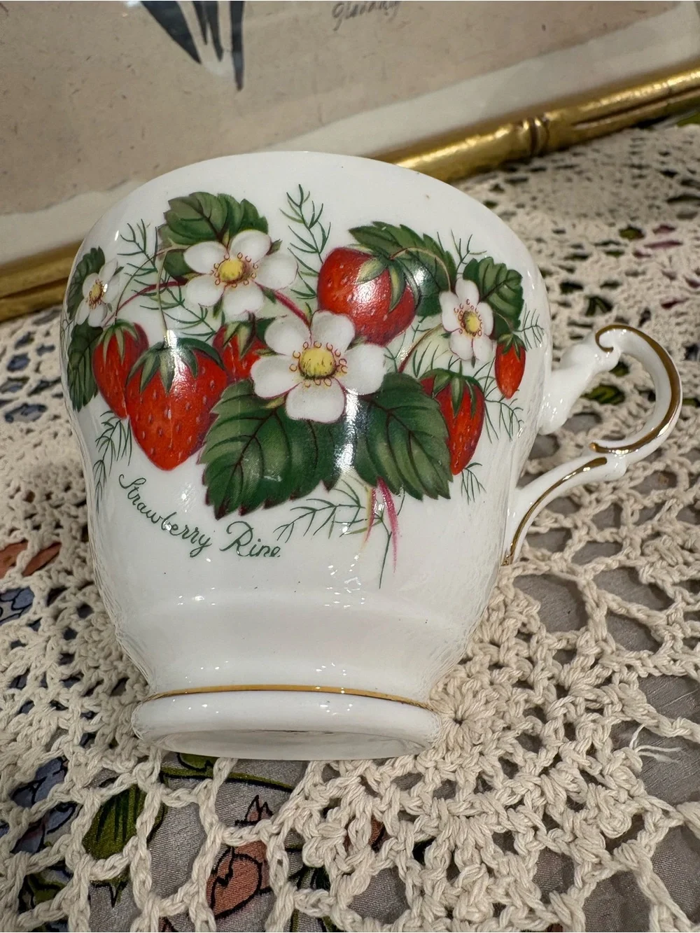 VTG Mismatched Tea Cups Lot of 4 Pink Rose Floral China Party Decor No Saucers